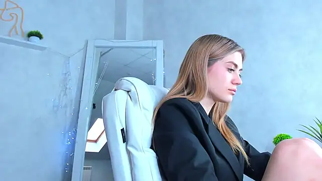 Snapshot of Cherry_Price chatting on March 21, 5:21 am Cherry Price online show from March 21, 5:21 am