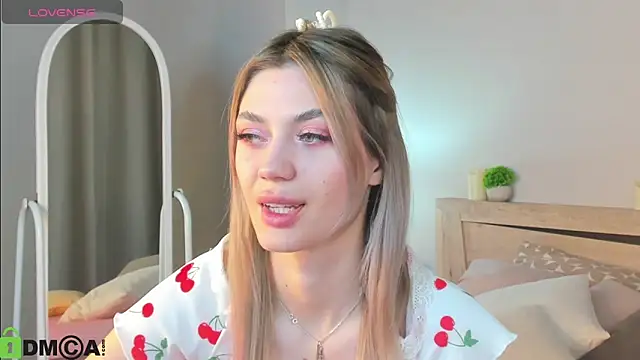 Snapshot of Cherry_Price chatting on December 17, 12:05 am Cherry Price online show from December 17, 12:05 am