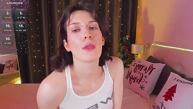 Snapshot of Kolette_Gray chatting on January 4, 3:39 pm Kolette Gray online show from January 4, 3:39 pm