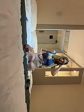 Snapshot of Alice1_secret chatting on February 14, 5:03 pm Alice1 secret online show from February 14, 5:03 pm