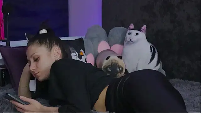 Snapshot of Kathleen_Meow chatting on December 12, 10:24 am Kathleen Meow online show from December 12, 10:24 am