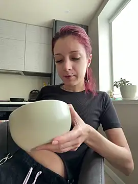 Kathleen Meow online show from June 3, 7:00 am