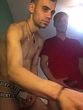 Snapshot of ZuzuGay chatting on January 17, 12:31 am ZuzuGay online show from January 17, 12:31 am