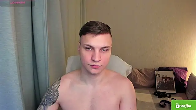 Snapshot of handsome_guy01 chatting on April 19, 6:10 pm handsome guy01 online show from April 19, 6:10 pm