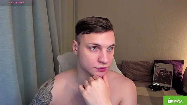 Snapshot of handsome_guy01 chatting on April 26, 6:38 pm handsome guy01 online show from April 26, 6:38 pm