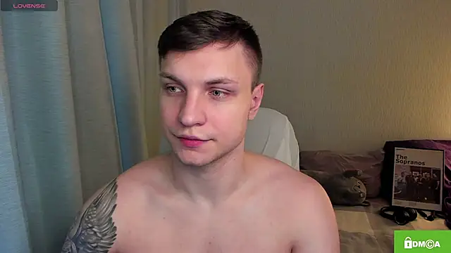 Snapshot of handsome_guy01 chatting on May 6, 5:29 pm handsome guy01 online show from May 6, 5:29 pm