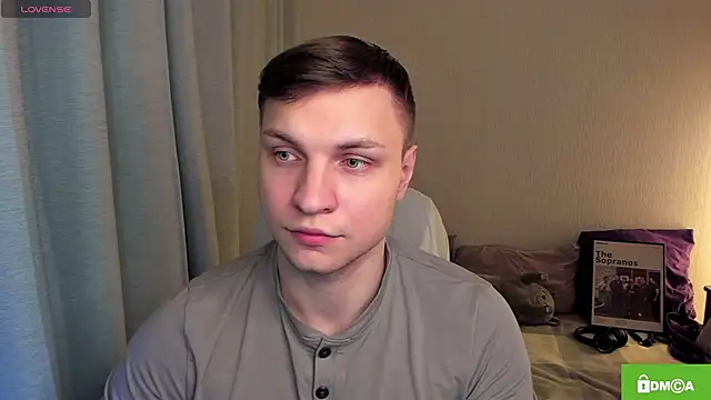 Snapshot of handsome_guy01 chatting on May 7, 6:46 pm handsome guy01 online show from May 7, 6:46 pm