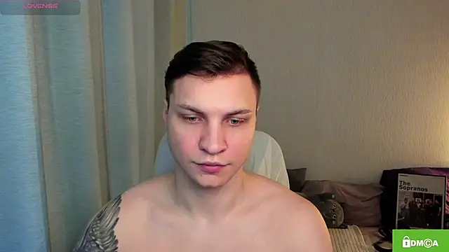 Snapshot of handsome_guy01 chatting on May 18, 4:07 am handsome guy01 online show from May 18, 4:07 am