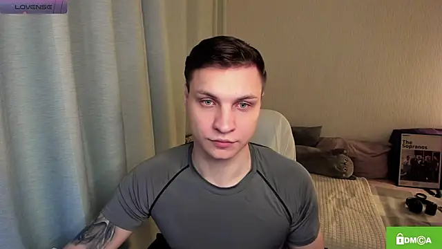 Snapshot of handsome_guy01 chatting on May 21, 7:43 pm handsome guy01 online show from May 21, 7:43 pm