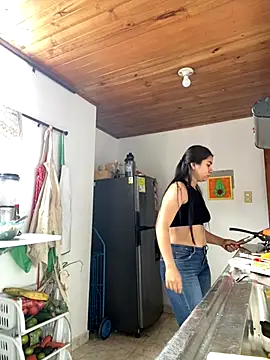 Snapshot of LorenaAmerica chatting on December 4, 5:00 pm LorenaAmerica online show from December 4, 5:00 pm