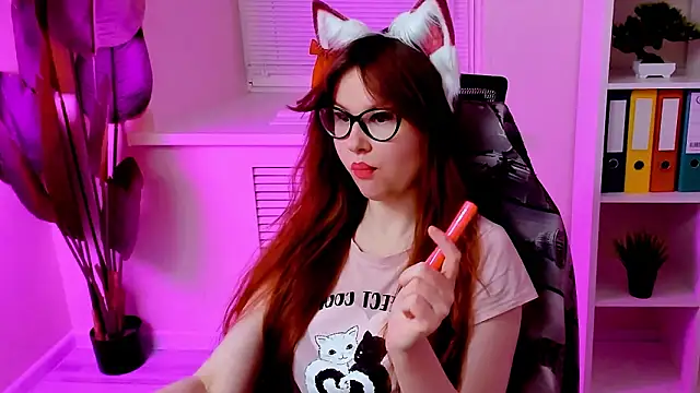 CarolGiggly online show from February 19, 1:40 pm