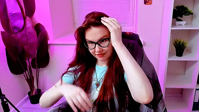 CarolGiggly online show from April 10, 12:16 am