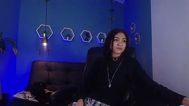 Snapshot of Aurora_ath chatting on December 18, 3:12 am Aurora ath online show from December 18, 3:12 am