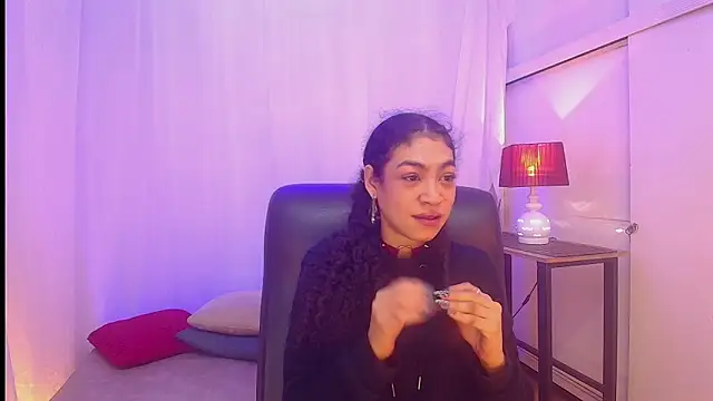 Snapshot of Aurora_ath chatting on December 22, 3:25 am Aurora ath online show from December 22, 3:25 am