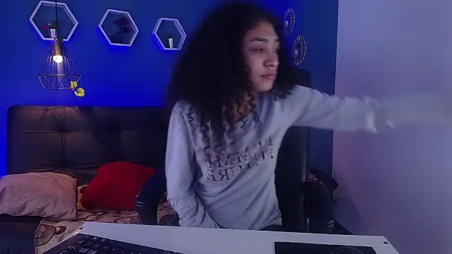 Snapshot of Aurora_ath chatting on February 1, 12:09 am Aurora ath online show from February 1, 12:09 am