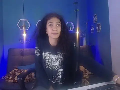 Snapshot of Aurora_ath chatting on April 16, 4:13 am Aurora ath online show from April 16, 4:13 am