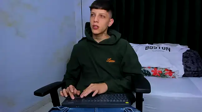 Snapshot of Adam_hard_ chatting on January 15, 7:55 pm Adam hard online show from January 15, 7:55 pm