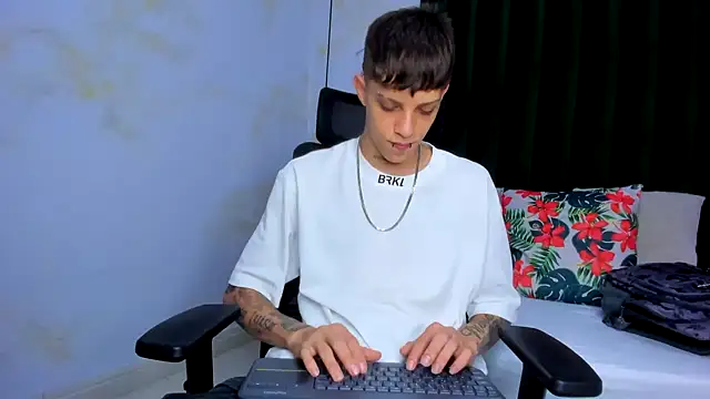 Snapshot of Adam_hard_ chatting on January 17, 7:49 pm Adam hard online show from January 17, 7:49 pm