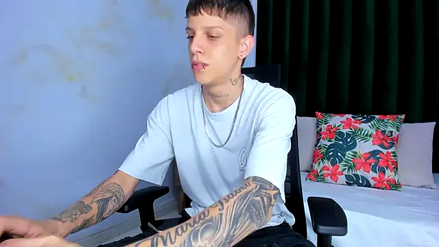 Snapshot of Adam_hard_ chatting on February 5, 7:42 pm Adam hard online show from February 5, 7:42 pm