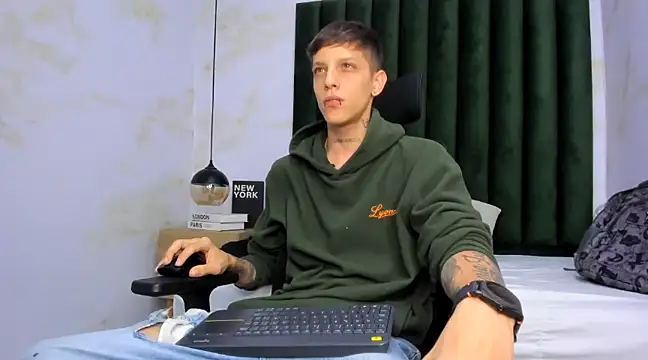 Snapshot of Adam_hard_ chatting on February 24, 11:52 pm Adam hard online show from February 24, 11:52 pm