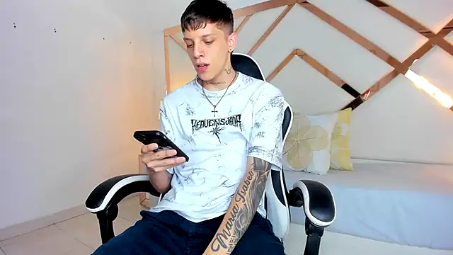 Snapshot of Adam_hard_ chatting on September 16, 7:15 pm Adam hard online show from September 16, 7:15 pm