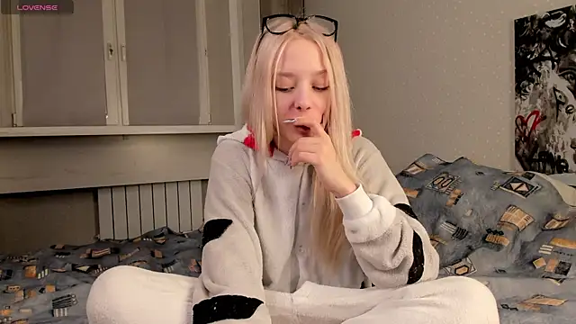 EngelFugler online show from February 13, 1:48 pm