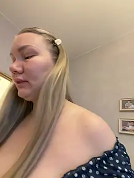 Snapshot of LianaCruz__ chatting on February 5, 4:50 am LianaCruz online show from February 5, 4:50 am