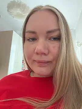 Snapshot of LianaCruz__ chatting on April 1, 11:33 am LianaCruz online show from April 1, 11:33 am