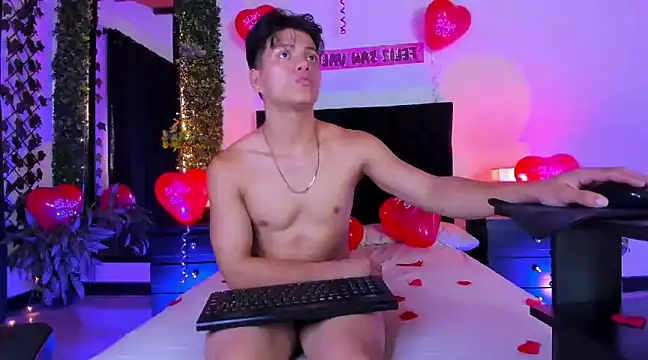 Snapshot of Valentino__X chatting on February 14, 6:08 pm Valentino X online show from February 14, 6:08 pm