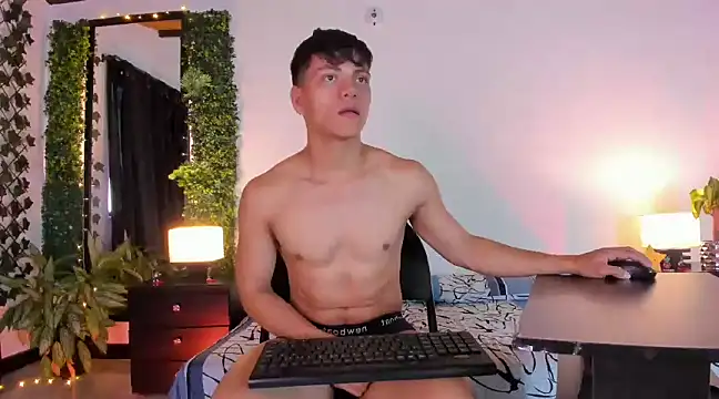 Snapshot of Valentino__X chatting on February 28, 12:09 pm Valentino X online show from February 28, 12:09 pm