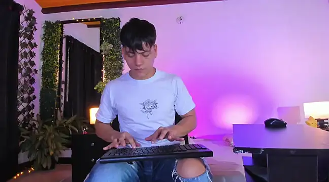 Snapshot of Valentino__X chatting on March 3, 2:37 pm Valentino X online show from March 3, 2:37 pm