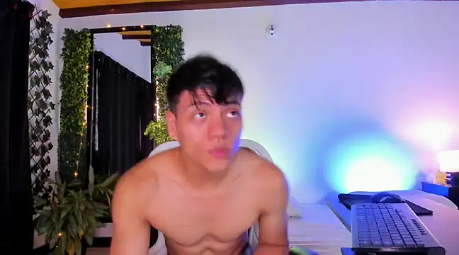 Snapshot of Valentino__X chatting on March 5, 3:18 pm Valentino X online show from March 5, 3:18 pm