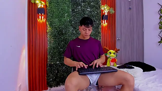 Snapshot of Valentino__X chatting on September 20, 2:07 pm Valentino X online show from September 20, 2:07 pm