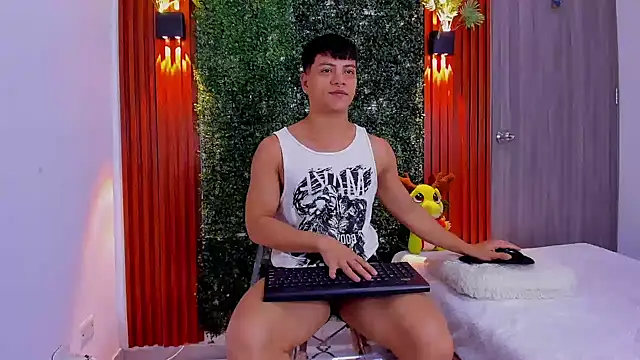 Snapshot of Valentino__X chatting on September 22, 11:23 am Valentino X online show from September 22, 11:23 am