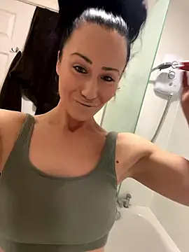 Snapshot of SweetSolez chatting on January 14, 10:03 pm SweetSolez online show from January 14, 10:03 pm