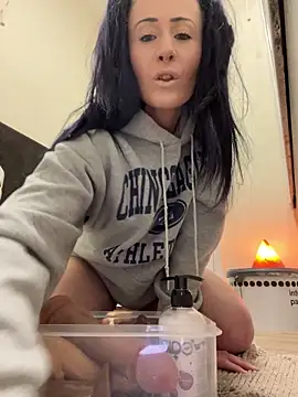 Snapshot of SweetSolez chatting on February 14, 10:28 pm SweetSolez online show from February 14, 10:28 pm