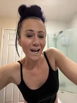 Snapshot of SweetSolez chatting on February 28, 10:11 pm SweetSolez online show from February 28, 10:11 pm