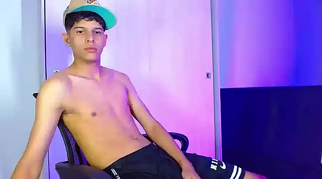 Snapshot of LiamGadiell chatting on December 19, 9:18 am LiamGadiell online show from December 19, 9:18 am