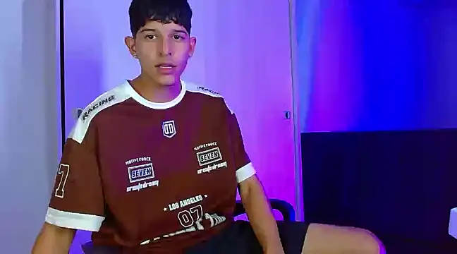 Snapshot of LiamGadiell chatting on December 25, 3:40 am LiamGadiell online show from December 25, 3:40 am