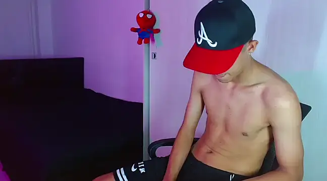 Snapshot of LiamGadiell chatting on February 12, 1:52 am LiamGadiell online show from February 12, 1:52 am