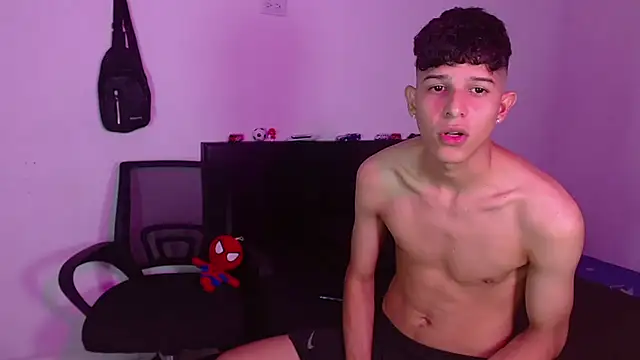 Snapshot of LiamGadiell chatting on February 23, 11:33 am LiamGadiell online show from February 23, 11:33 am