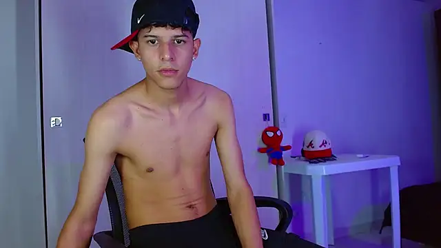 Snapshot of LiamGadiell chatting on March 2, 1:04 am LiamGadiell online show from March 2, 1:04 am