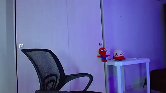 Snapshot of LiamGadiell chatting on March 2, 4:07 am LiamGadiell online show from March 2, 4:07 am