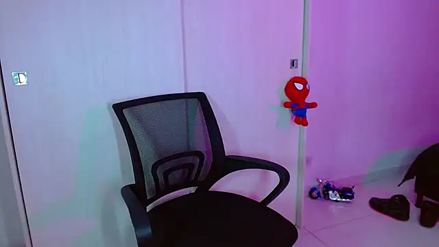 Snapshot of LiamGadiell chatting on March 3, 1:10 am LiamGadiell online show from March 3, 1:10 am