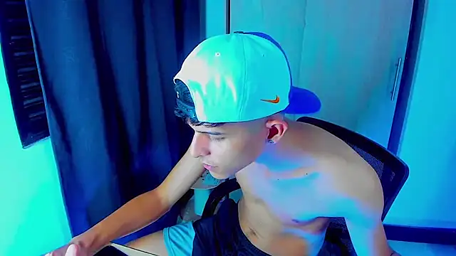 Snapshot of LiamGadiell chatting on March 7, 6:02 am LiamGadiell online show from March 7, 6:02 am