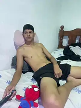 Snapshot of LiamGadiell chatting on April 2, 10:51 pm LiamGadiell online show from April 2, 10:51 pm