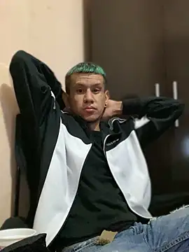 Snapshot of oiram27 chatting on February 20, 7:08 pm oiram27 online show from February 20, 7:08 pm