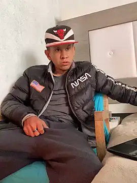 Snapshot of oiram27 chatting on February 21, 9:22 pm oiram27 online show from February 21, 9:22 pm