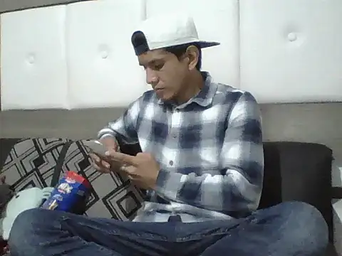 Snapshot of oiram27 chatting on October 16, 5:52 am oiram27 online show from October 16, 5:52 am