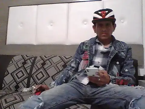 Snapshot of oiram27 chatting on November 6, 4:08 pm oiram27 online show from November 6, 4:08 pm